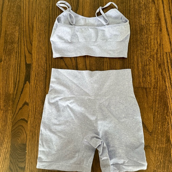 Amazon workout set - Picture 3 of 3